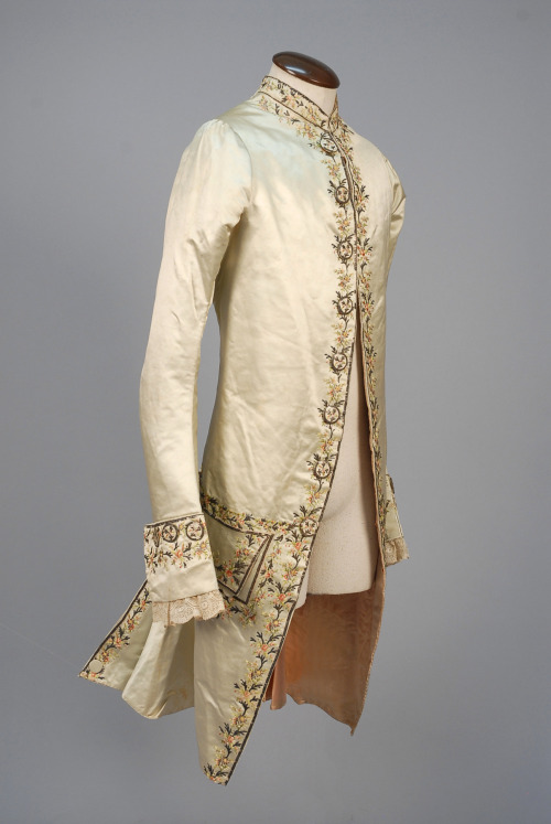 18thcenturyfop: GENTS EMBROIDERED and SEQUINED COURT COAT, 1770 - 1785. Photos used with permission 