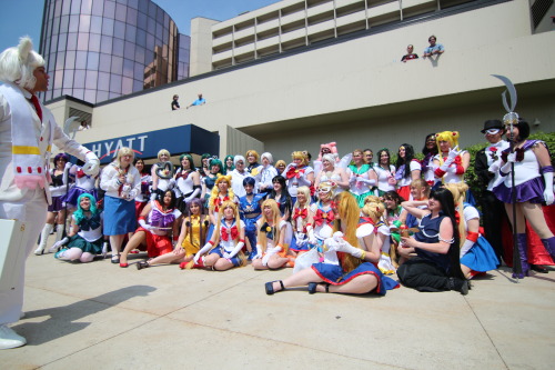 caffeinatedcrafting: Kyubey crashes the ACEN Sailor Moon photoshoot. This was a really fun ~20 secon