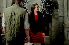saraselizondo:  Regina Mills in 4x07 “The Snow Queen”. 
