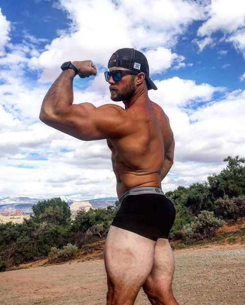 musclebuilding89:  nicephysiques:  @trace.trainer    Follow me