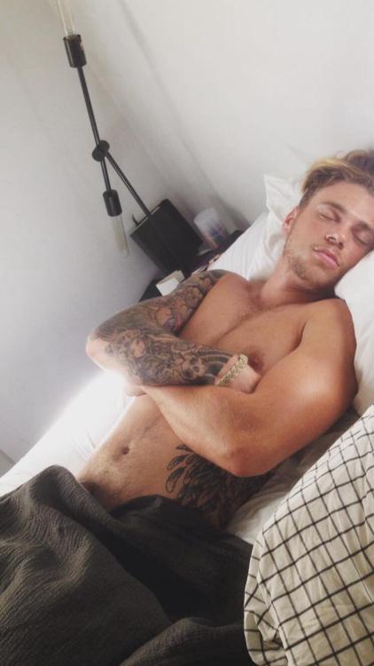 Porn uncut2cut:  American champion skier Gus Kenworthy. photos