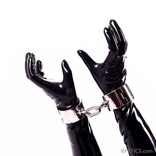 Rubber and steel bondage #latexfetish #fetishism #sharelatexlove #fetish #fetishphotography