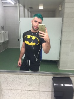 rlmjob:  nerd bitch goes to the gym and spends