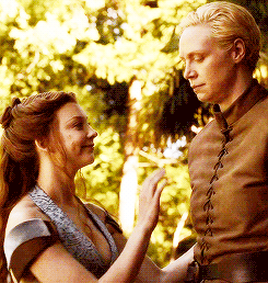 laurelcasfillo:Margaery looked very like her brother, the Knight of Flowers. The queen wondered if t
