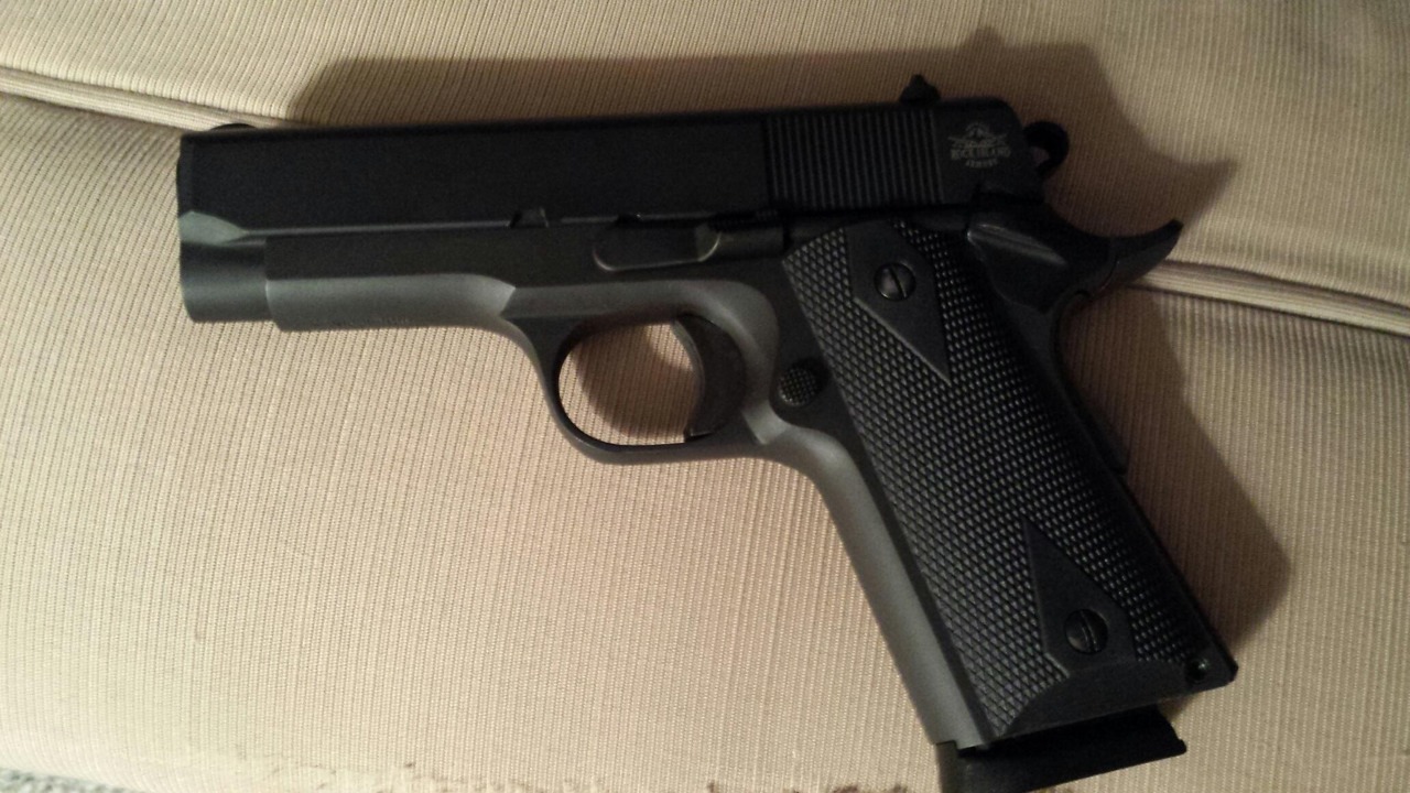 tombstone-actual:  My dad picked up some new grips for the compact .45   I prefer