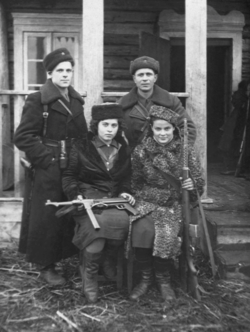 nancywake:fictional-sailor:kvetchlandia:Uncredited Photographer     Jewish Partisans Near Pinsk, Bel