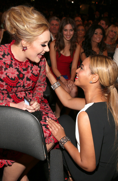 beyonce-and-cake:  Look at the Queen of America conversing with the Queen of England 