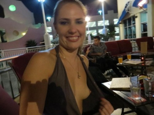 getting-in-public: do you want more women flashers in public pictures? well then visit gettin