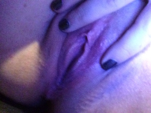 sluttylittlepixiegirl:Sneaky pussy pic under my desk at work ^.^