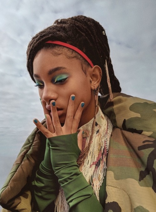 unicornempire:  celebsofcolor: Willow Smith for GirlGaze Man that makeup is so cool, along with everything else- I saved all these pictures into my ‘To Doodle’ folder, can’t wait to take a crack at it! 