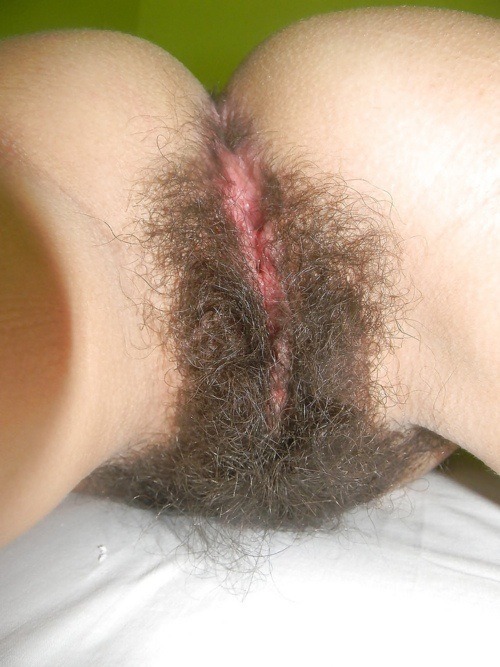 hairycommunity:  I’ll eat  so pink in the middle, love love