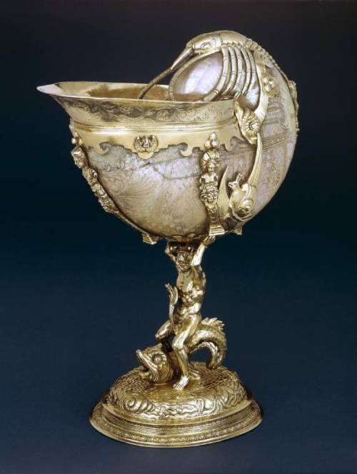 rococo-girls-shrine:  aleyma:  Nautilus shell cup, made in England, c.1585-86 (source).  One very similiar like this can be found in the Hermitage as well :) 