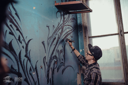 cross-connect:  Featured Curator of the Week: Byron Galán [Betype] Calligraffiti by Pokras Lampas. Pokras Lampas is a Russian artist specialised on calligraphy on different mediums, he is very skilled handling brushes, spray, sharpies and the canvas