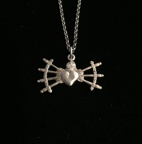 thegolddig: Our Lady of Sorrows seven sorrows of Marie immaculate Heart necklace (more information, 