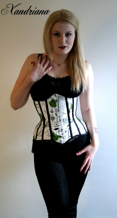 moderncorsetiere:  corsetiere : Xandrianalinks : facebook | Tumblr | Twitter | Etsylocation: UK