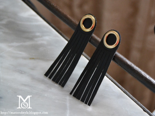 DIY Easy Burberry Prorsum Inspired Fringed Eyelet Earrings Tutorial from A Matter of Style here. Top