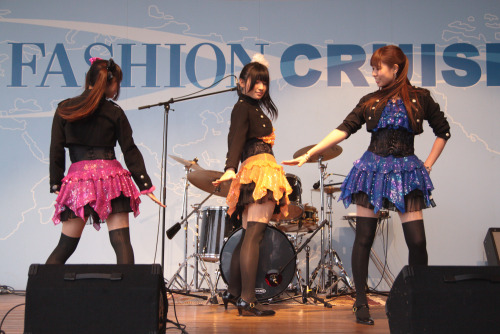 T-princess、マイユ(イベントMC及びギター弾き語り) 2014.05.05　Smile Eyes Music Live(ニューポートひたちなか「ファッションクルーズ」)