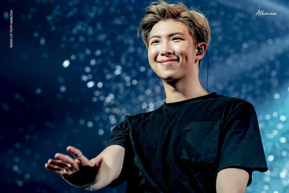 BTS¤Forever - 🔸 Curiosidades 🔸 Las líneas de Namjoon en 'I'm Fine' y  'Save ME' funcionan como un ambigrama. No solo tienen significados  opuestos, sino que las líneas, en sí mismas, están