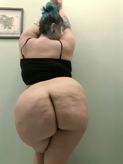 conan77world:  maddasher17:Look at this fat ass I bet it can take a beating Hooooooooooooo YEAH…
