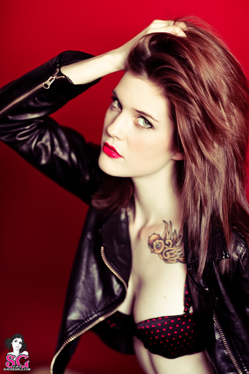levee-suicide:  [SG] Levee - Sullen Girl 
