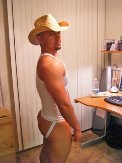 bigbromikey:  Rodeo in his room!  