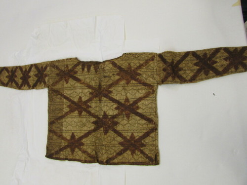 bm-pacific:Jacket with Sleeves, Brooklyn Museum: Arts of the Pacific IslandsSize: 17 11/16 x 47 ¼ in