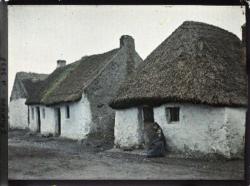 oglaighnaheireann:  Mother and child outside dwelling, The Claddagh, Galway, Ireland, 25 May 1913