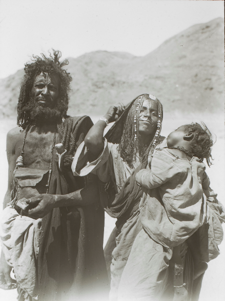 tanyushenka:  Family of BedouinsEgypt, 1900-1909  