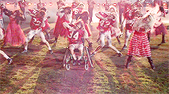 atsecondsight:Every Glee song ever ↳Thriller/Heads Will Roll