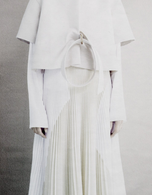 thefashiondontlivewithoutvogue:  “A Clean Getaway”: Fei Fei Sun by Patrick Demarchelier for W November 2013 