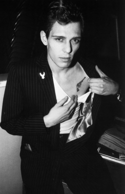 marpo:  Oh, Paul Simonon. Di Sheila Rock