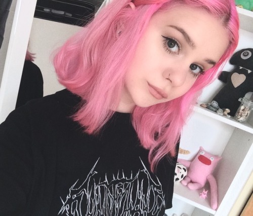 karbaar: Update: short pink hair IG: karbaar