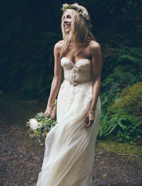 Strapless boho wedding dresses are one of the best kinds out! Perfect with some loose flowers, a han