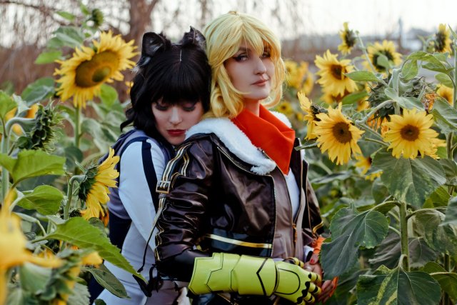 Happy 1st anniversary to our bees.
Yang by me
Blake by @rizzyun
Photo by @ronaldoichi