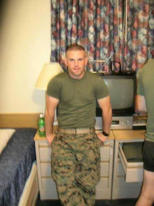 militarymencollection:  Via http://hotarmyguys.tumblr.com/