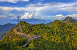 Traversing the treetops (Langkawi Skybridge,