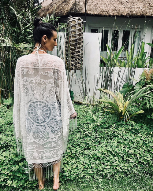 etsyfindoftheday: etsyfindoftheday 2 | 5.9.18 honeypunch kimono in white silk and fringe by hausofde