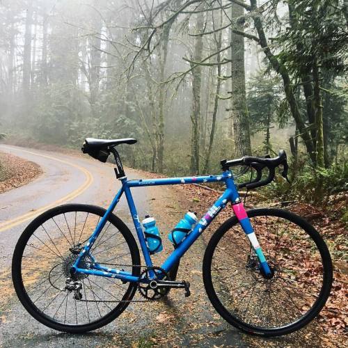 vynlbikes:Moody Mondays in the PNW with @ultratradition. We very very much approve of this build. #t