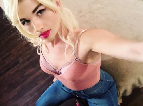 funkyhippiefreak:  reaganisriley:  Probably a repost but I love this picture so much!   This trangender woman is a Goddess! ❤️❤️❤️