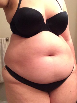 Biglegwoman:  Ate An Entire Pizza, Side Of Onion Rings, And Pint Of Ice Cream For