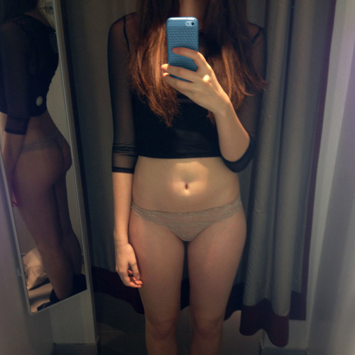 cassandrasbody:  Changing Room Selfshot :) 