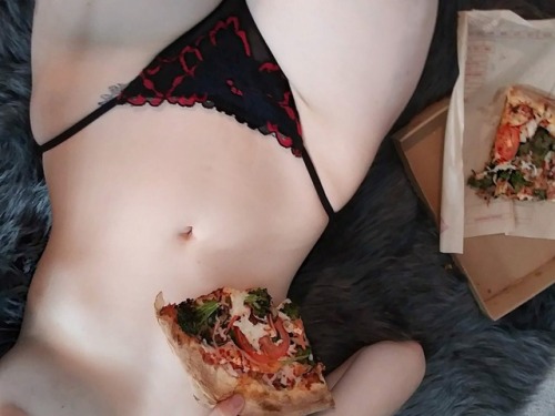 lovely-peachh:  Pizza sucks without you, porn pictures