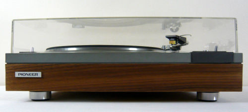 Pioneer PL-115 | Auto Return Belt DriveTurntable. Reconditioned and serviced. Semi automatic. Original vinyl removed and replaced with real wood walnut veneer. Mechanism cleaned and lubricated. The dust cover has been buffed and polished. Sure Hi Track