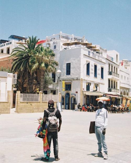 createdbyfaith:  Everybody’s gotta hustle, respect to the men and women who traveled from Senegal to Morocco to make a living ~ standing out in the heat all day is not easy. Salute  (at Essaouira, Maroc) 