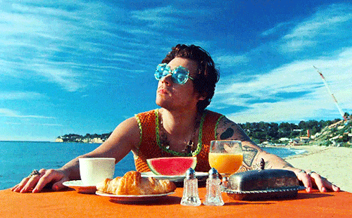 HARRY STYLES“Watermelon Sugar” Official Music Video › 2020
