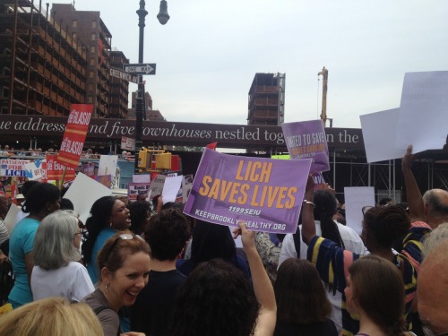 “Fight fight fight, health care is a right!” 100+ workers, residents &amp; politicia