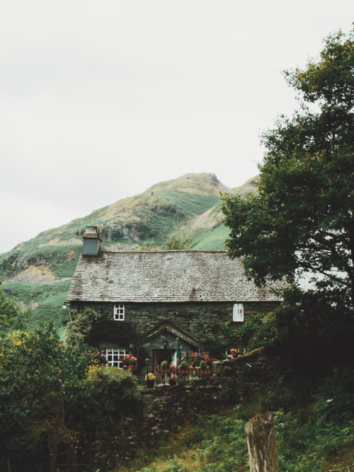 whitneyjustesen: dpcphotography: Lake District Cottages This is where I need to live someday.