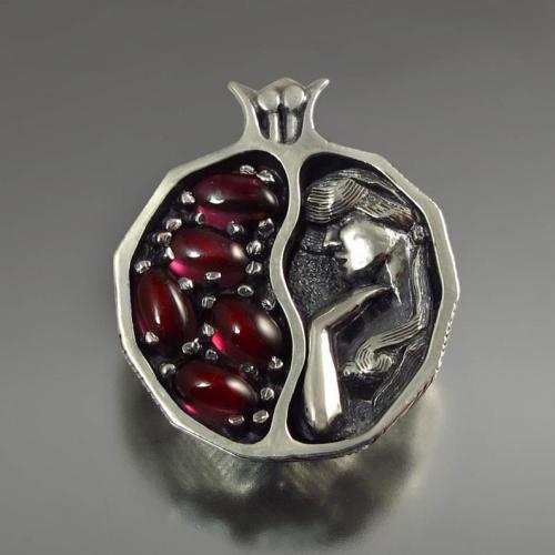 snootyfoxfashion:Pomegranate Jewelry from WingedLionx / xx / xx / x