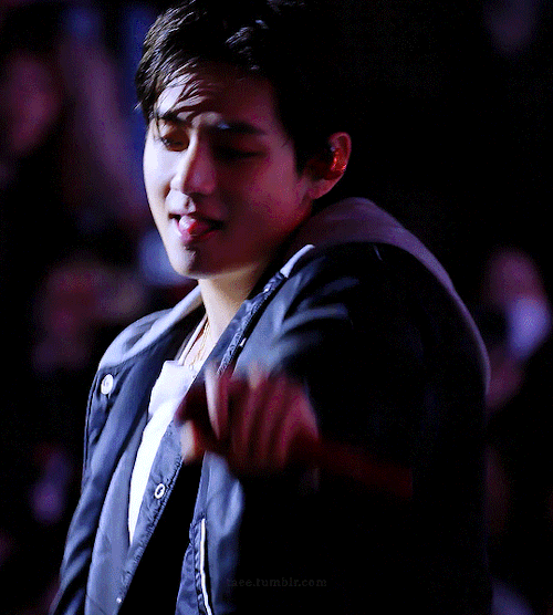 231014 VICNIC: Slow Dancing (Cautious Clay Remix) - Taehyung