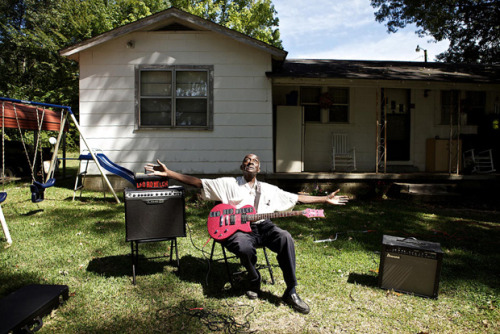 bobbycaputo:  Photographer Documents Mississippi’s Last Remaining Blues Musicians For his series Portraits of the Blues, photographer Lou Bopp captures the last remaining Mississippi delta Blues musicians. Since 2008, he has made portraits of over
